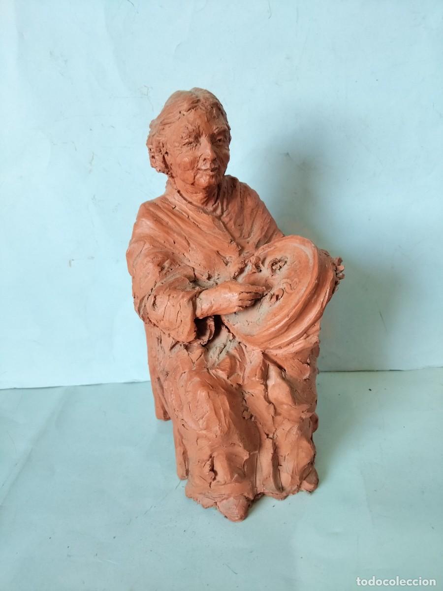 Kunst: Bordadora.Escultura de barro