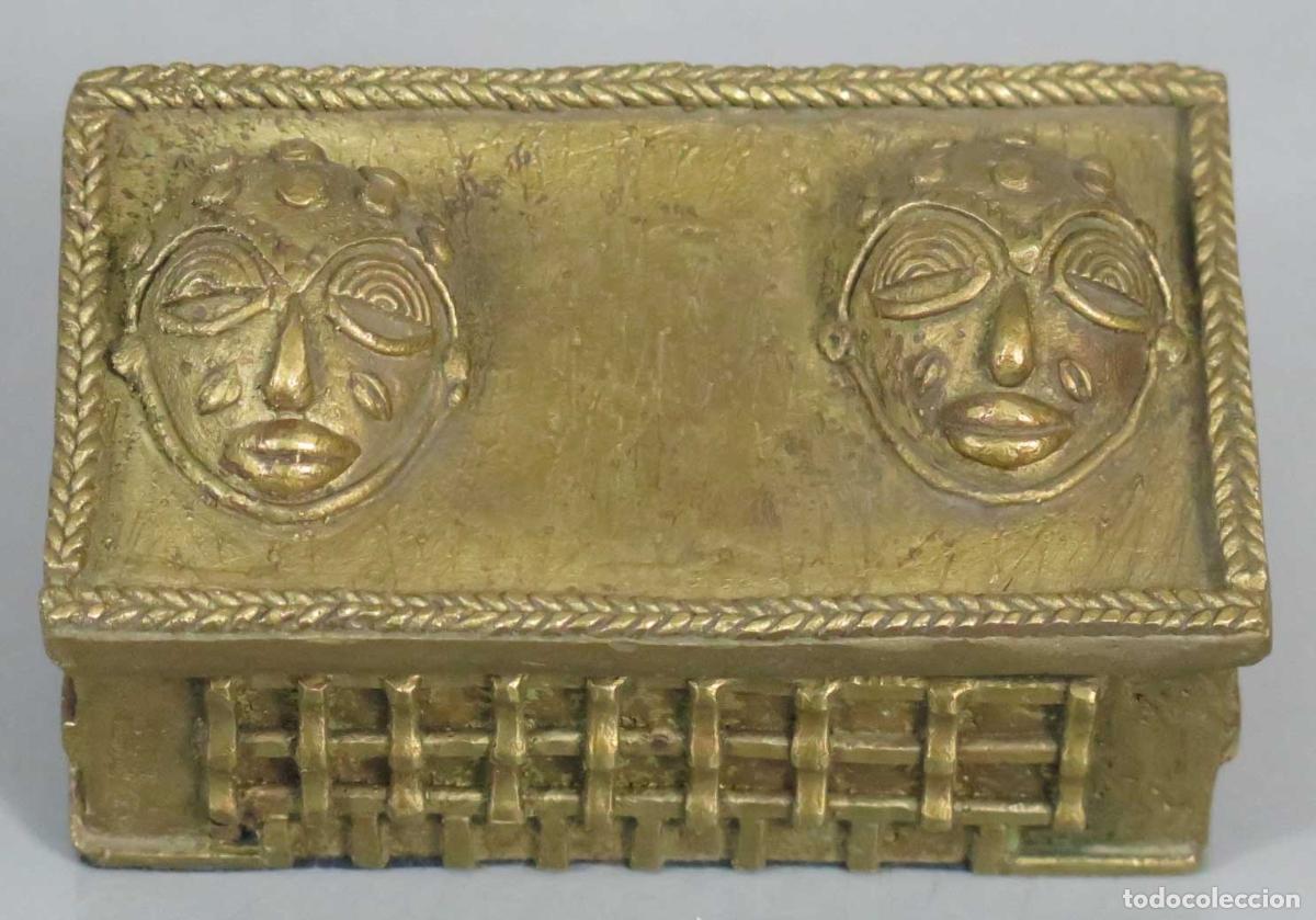 Arte: CAJA ETNICA. BRONCE. AFRICA. FIRMADA.