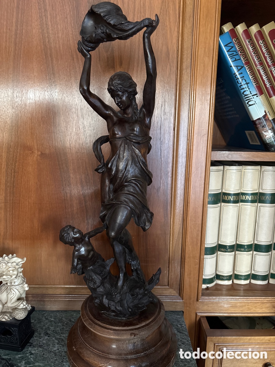 Arte: Escultura bronce Venus saliendo del agua