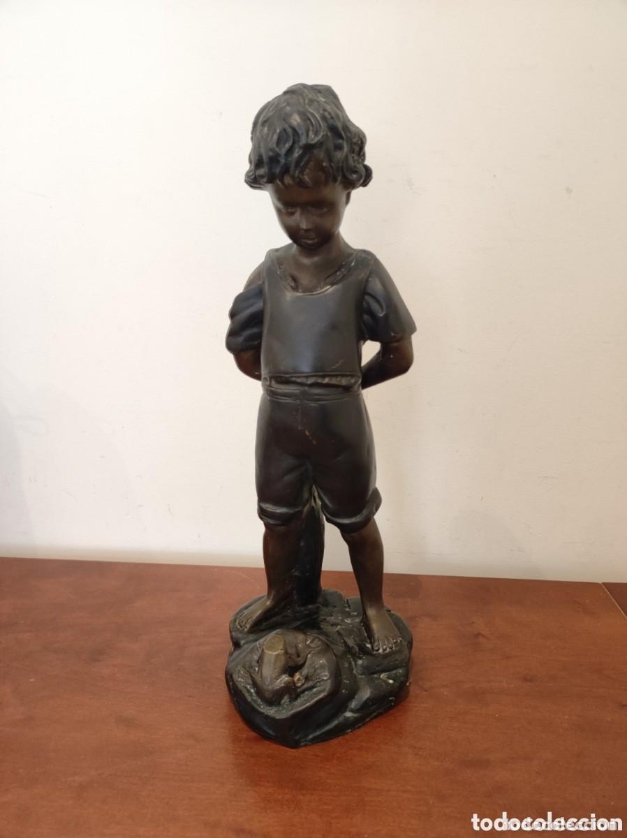 Art: Bonita figura ni&ntilde;o con rana de bronce