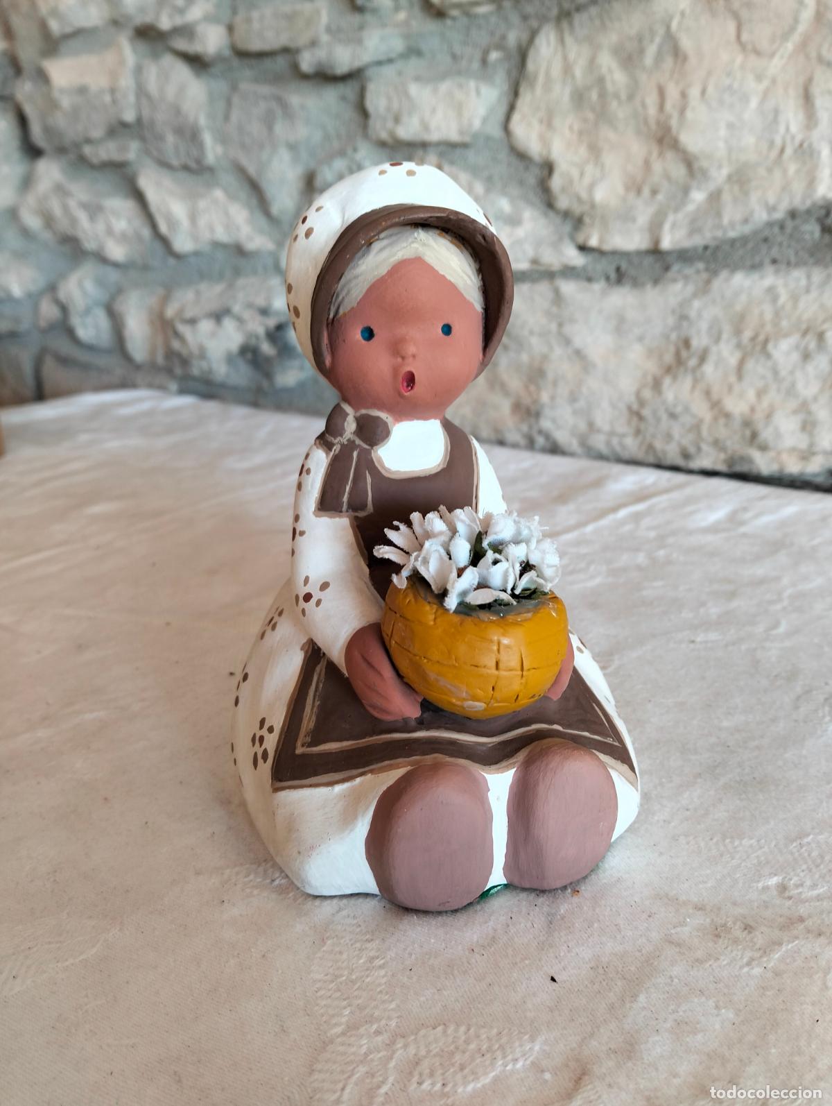 Arte: Figura decorativa vintage The Bubinots by Jullar escultura en cer&aacute;mica terracota pintada ni&ntilde;a marr&oacute;n