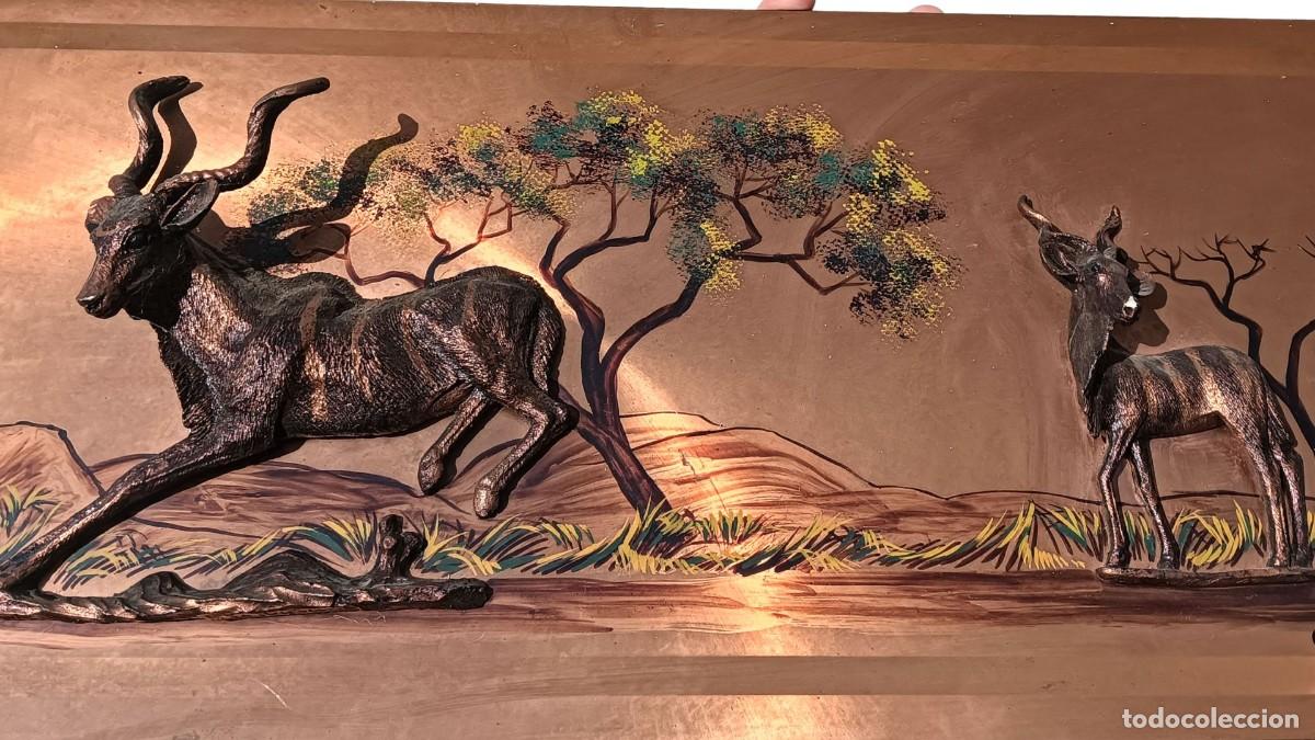 Arte: PLACA ART&Iacute;STICA VINTAGE 1970&ndash;1990 &mdash; Kudus en sabana africana &middot; Cobre