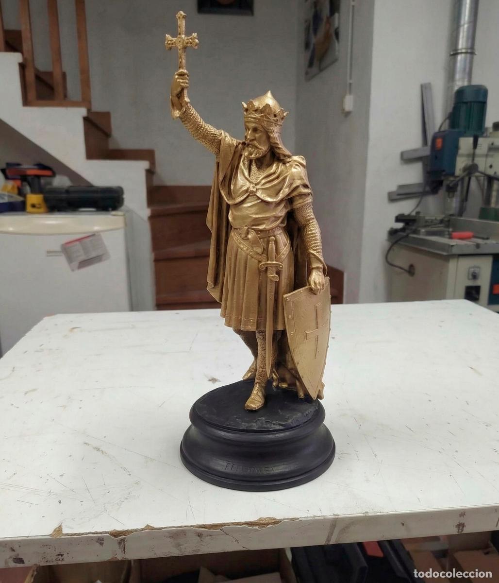 Arte: Don Pelayo escultura resina, heroe de Covadonga