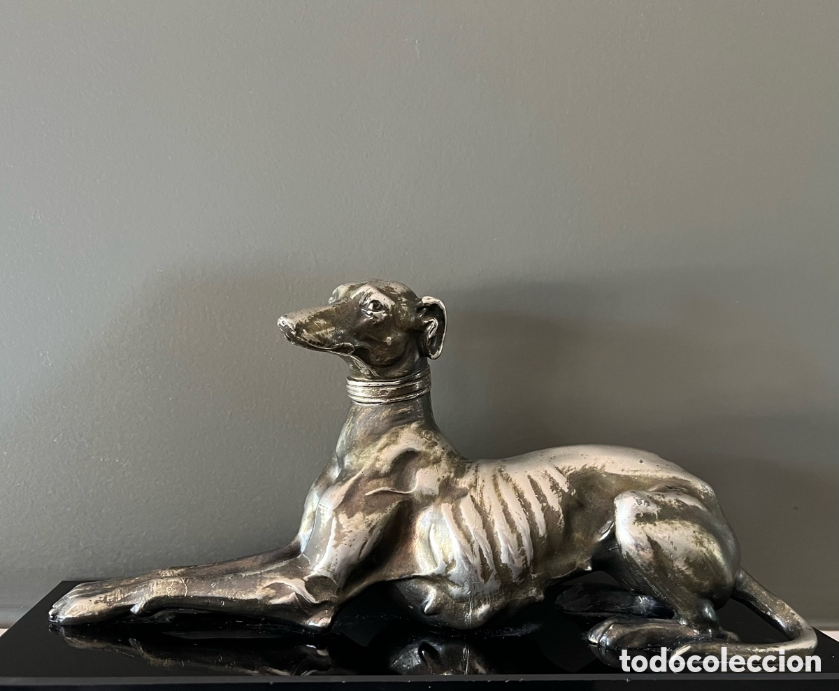Arte: Escultura galgo bronce y m&aacute;rmol