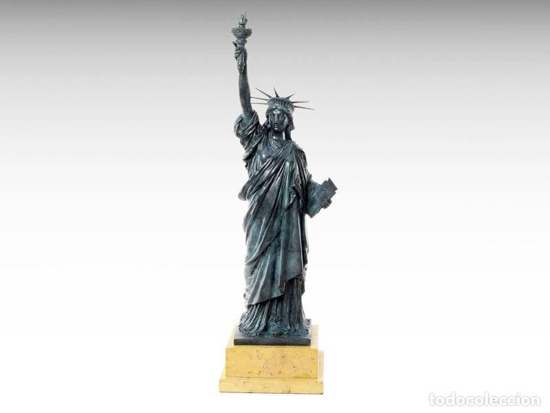 Arte: Escultura de bronze - Est&aacute;tua da Liberdade (1293)