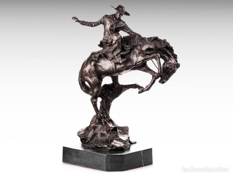 Arte: Escultura de bronze - Cowboy / Cavaleiro de rodeio (1276)