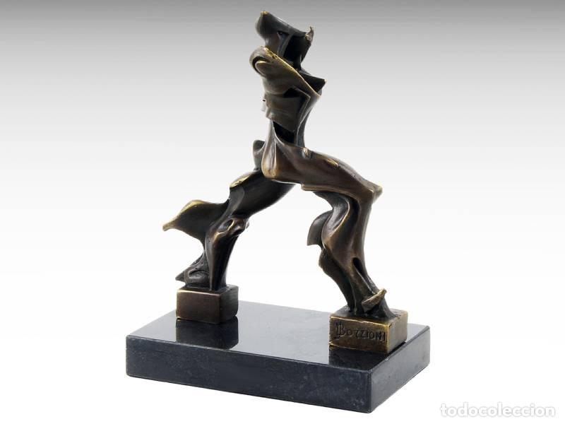 Art: Escultura de bronze - Homem futurista (1148)