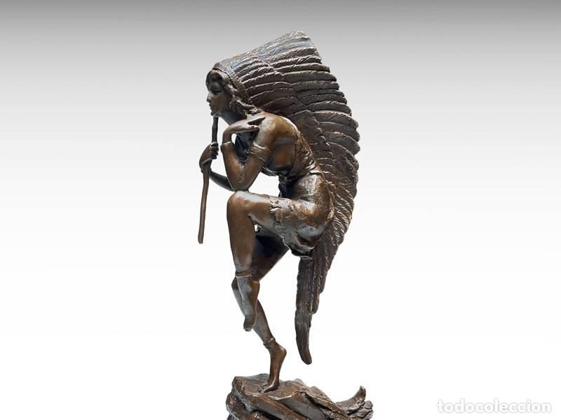 Arte: Escultura de bronze - Mulher nativa americana com cocar - Xam&atilde; indiano (1207)