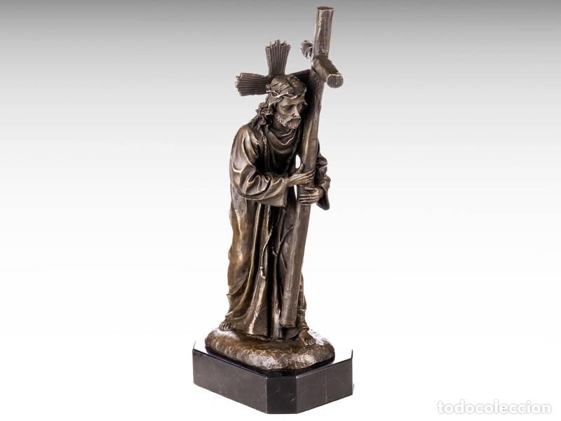 Arte: Escultura de bronze - Jesus Cristo com a cruz (1170)