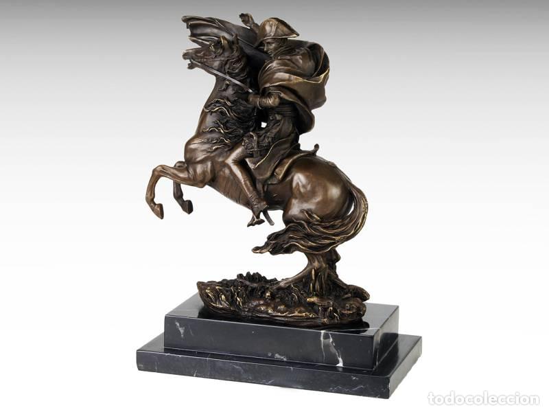Arte: Escultura de bronze - Napole&atilde;o cruzando os Alpes (2084)