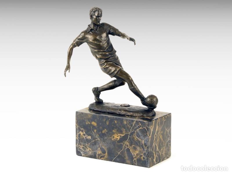 Arte: Escultura de bronze - Jogador de futebol (1118)