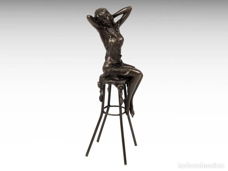 Arte: Escultura de bronze - Mulher (1064)