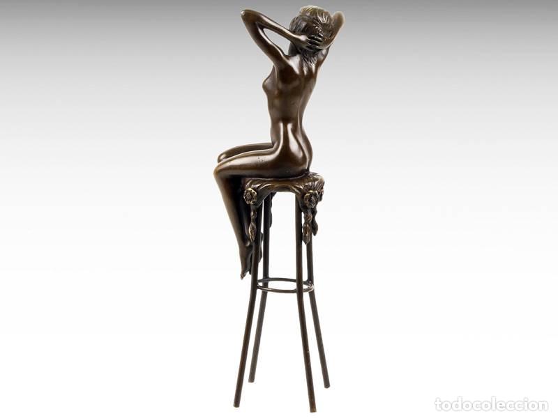 Arte: Escultura de bronze - Mulher (1066)