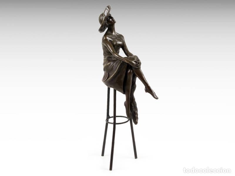 Arte: Escultura de bronze - Mulher (1077)