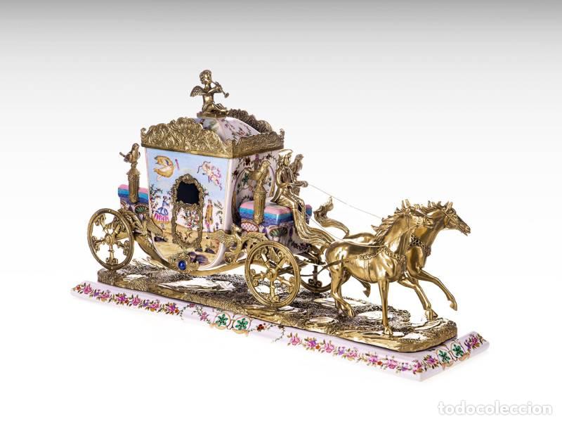 Arte: Escultura de carruagem puxada por cavalo; em porcelana e bronze; estilo vitoriano - 69 cm (1444)