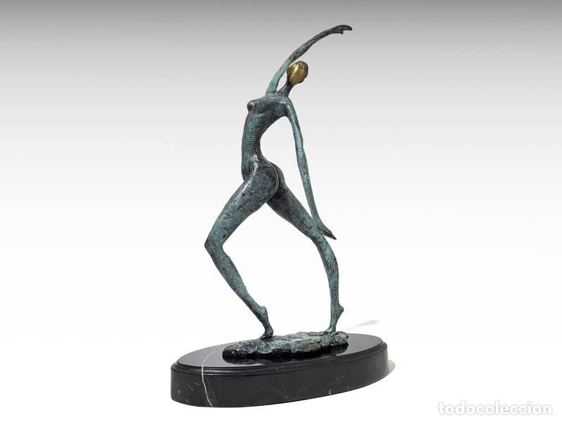 Arte: Escultura de bronze - Senhora dan&ccedil;ando (1177)