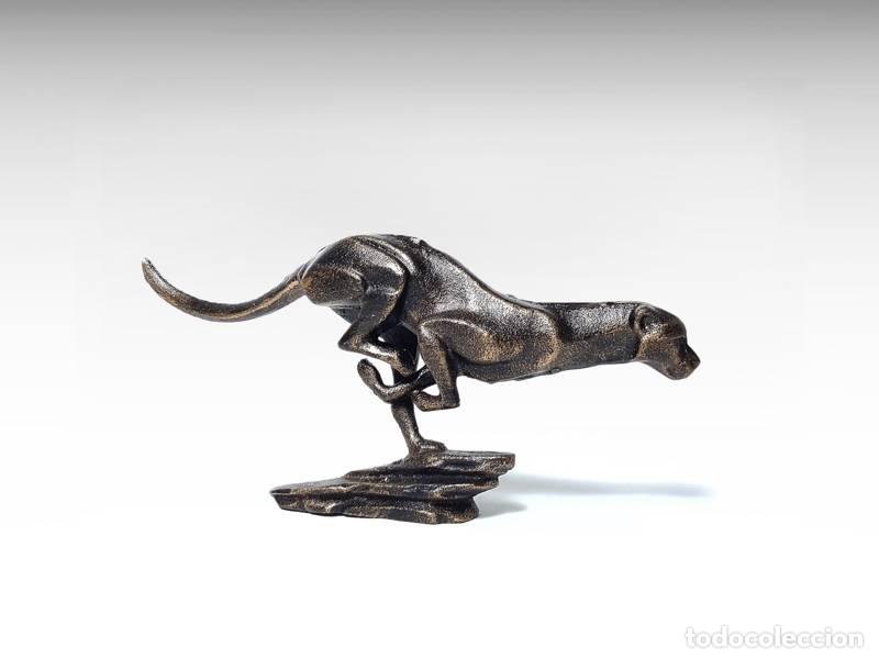 Arte: Escultura de ferro fundido - Cougar a correr (1492)