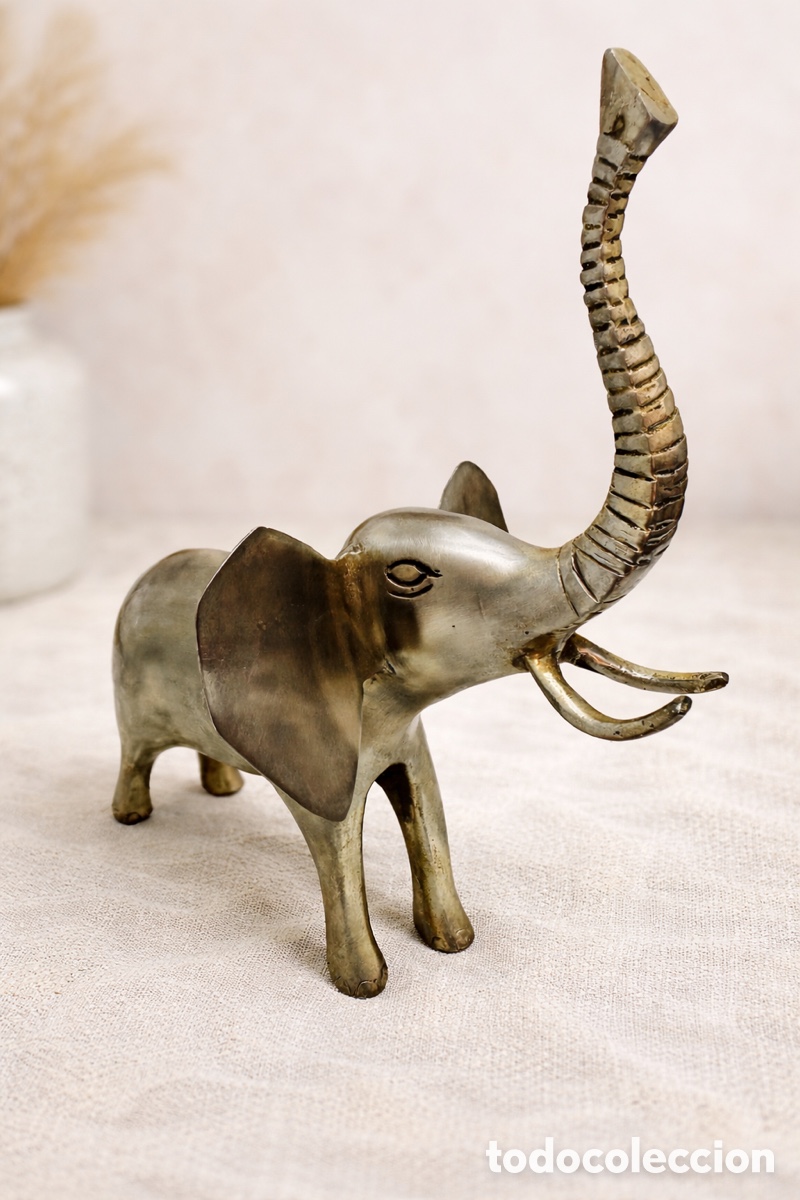 Arte: Figura de elefante bronce, trompa hacia arriba, 26 cm de la cola a la trompa