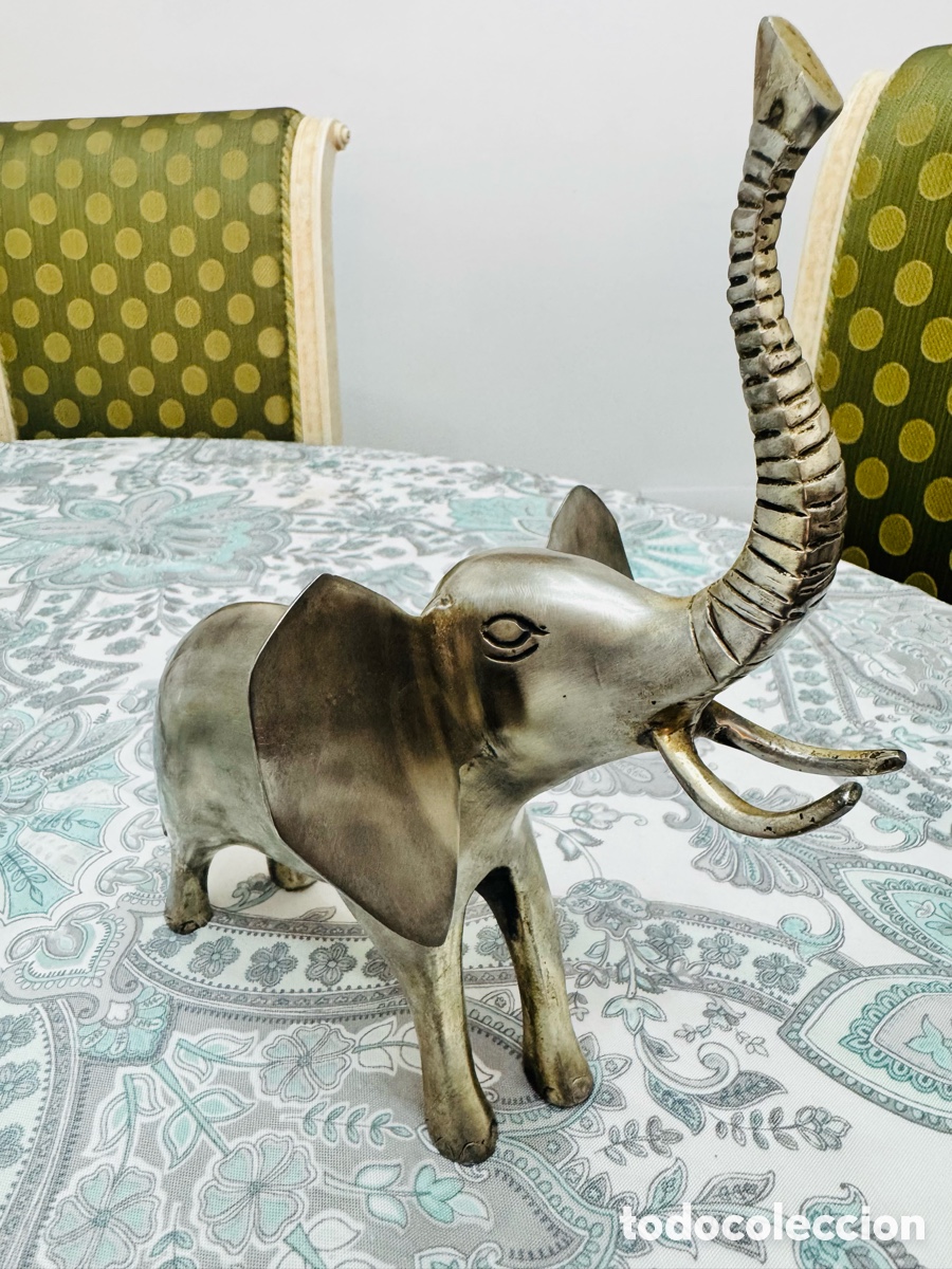 Arte: Figura de elefante bronce, trompa hacia arriba, 26 cm de la cola a la trompa