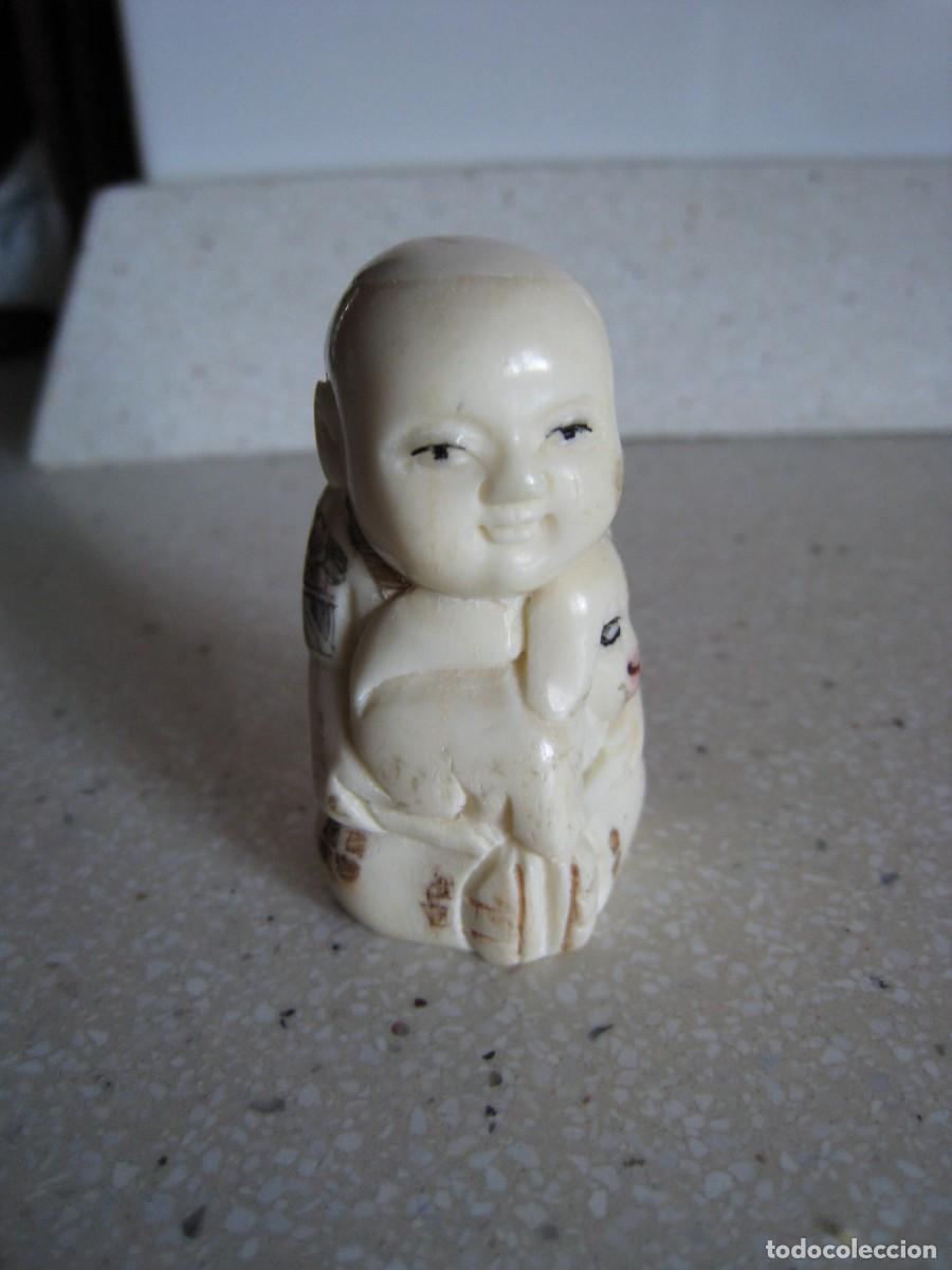 Arte: Antiguo Netsuke japones de hueso o marfil policromado y firmado