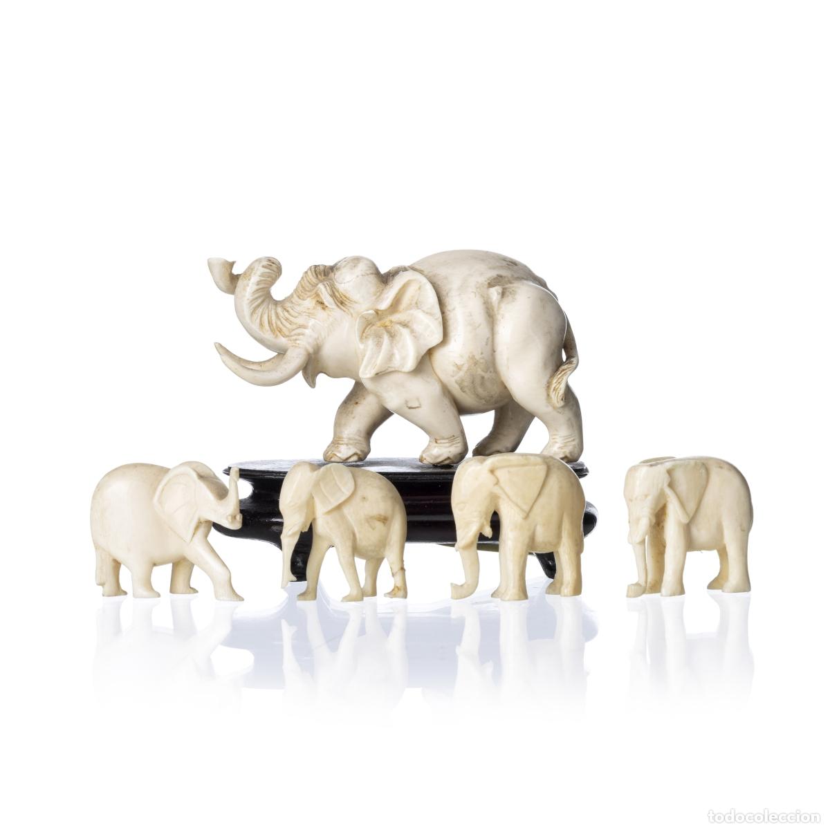 Arte: Un conjunto de cinco elefantes de marfil.