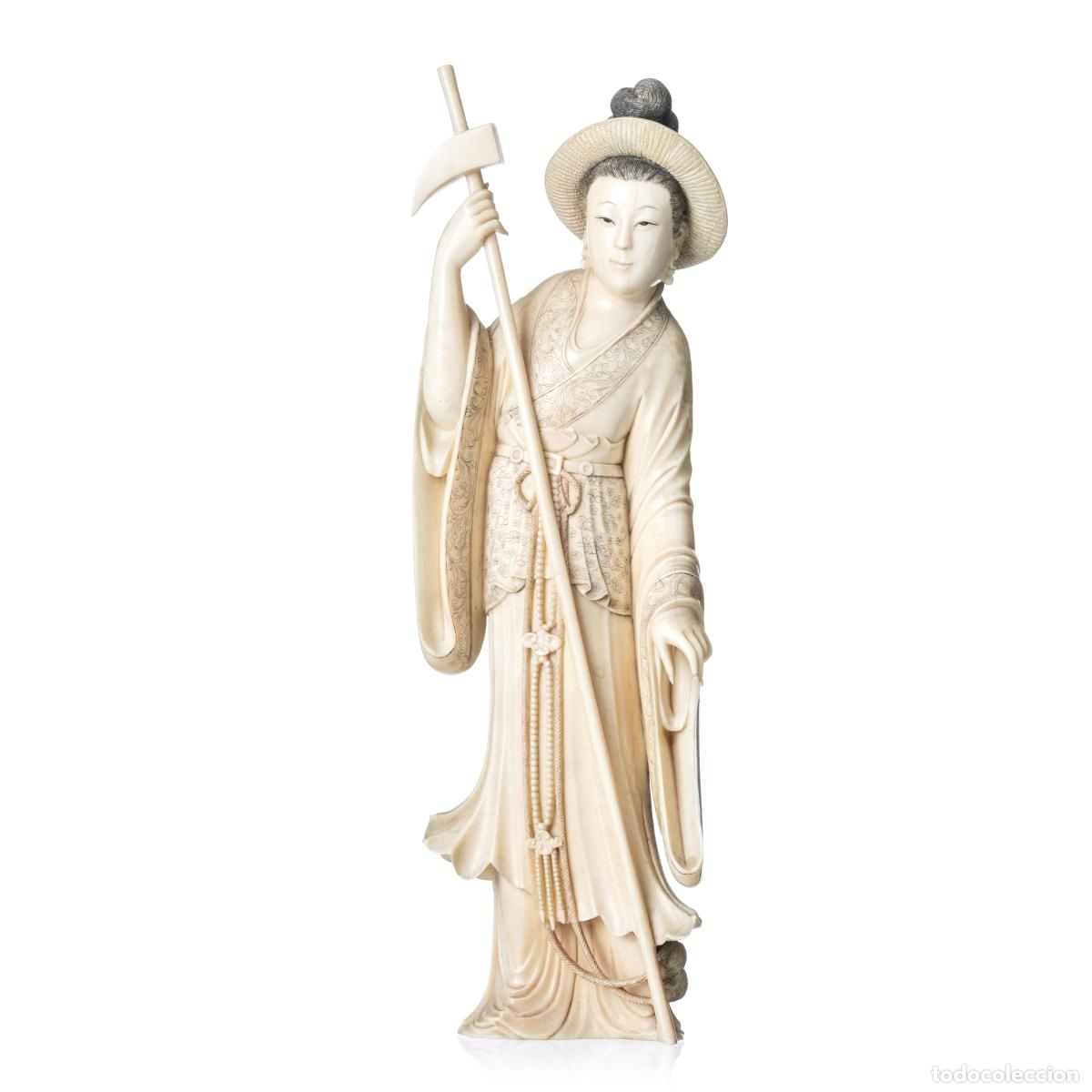 Arte: FIGURA FEMENINA EN MARFIL