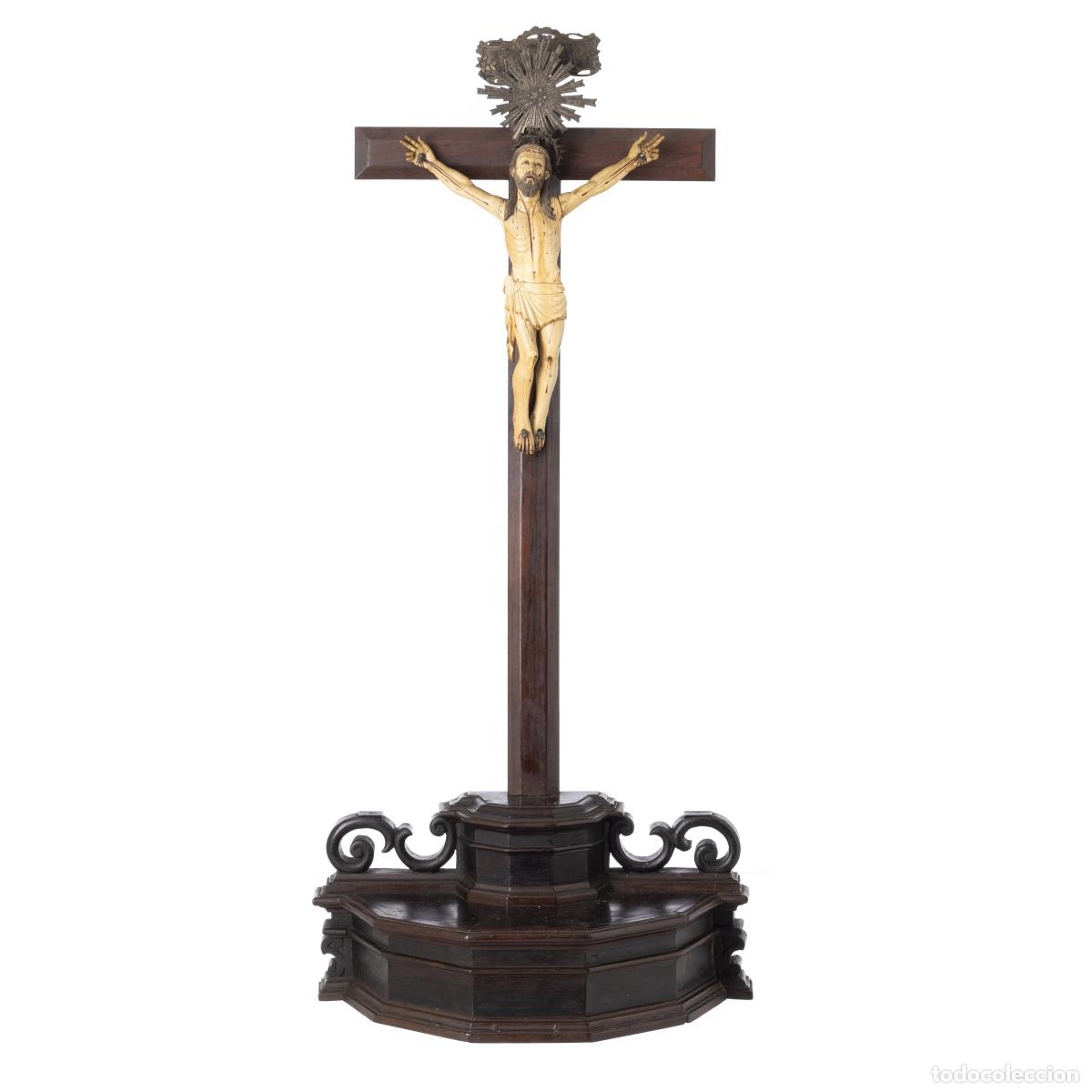 Arte: Jesucristo crucificado en marfil del siglo XVII.