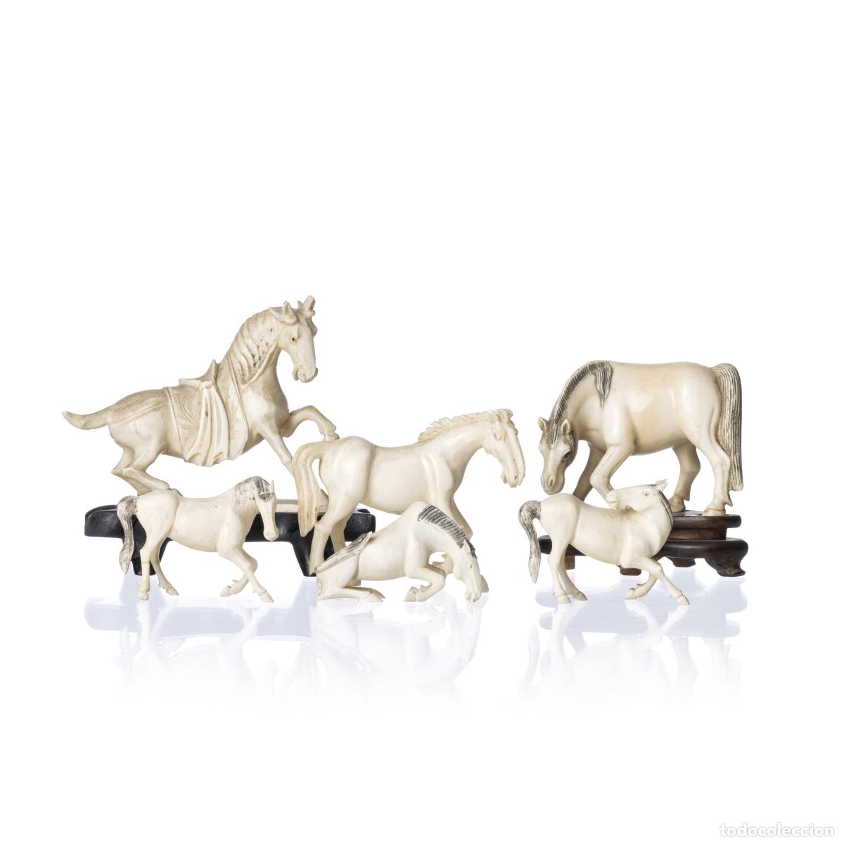 Arte: UN CONJUNTO DE SEIS CABALLOS