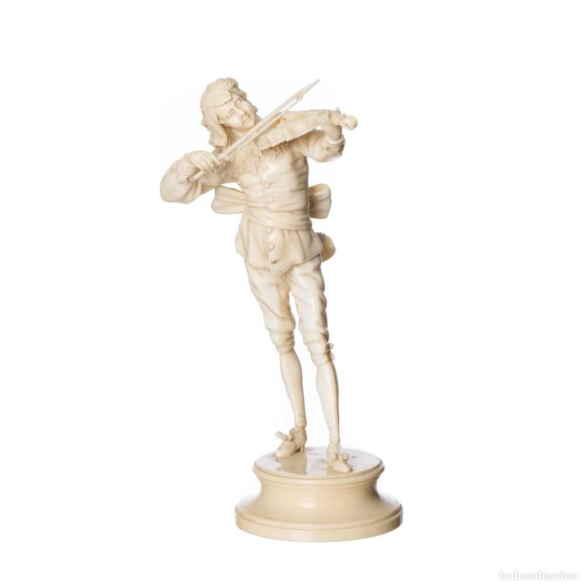 Arte: VIOLINISTA DE MARFIL