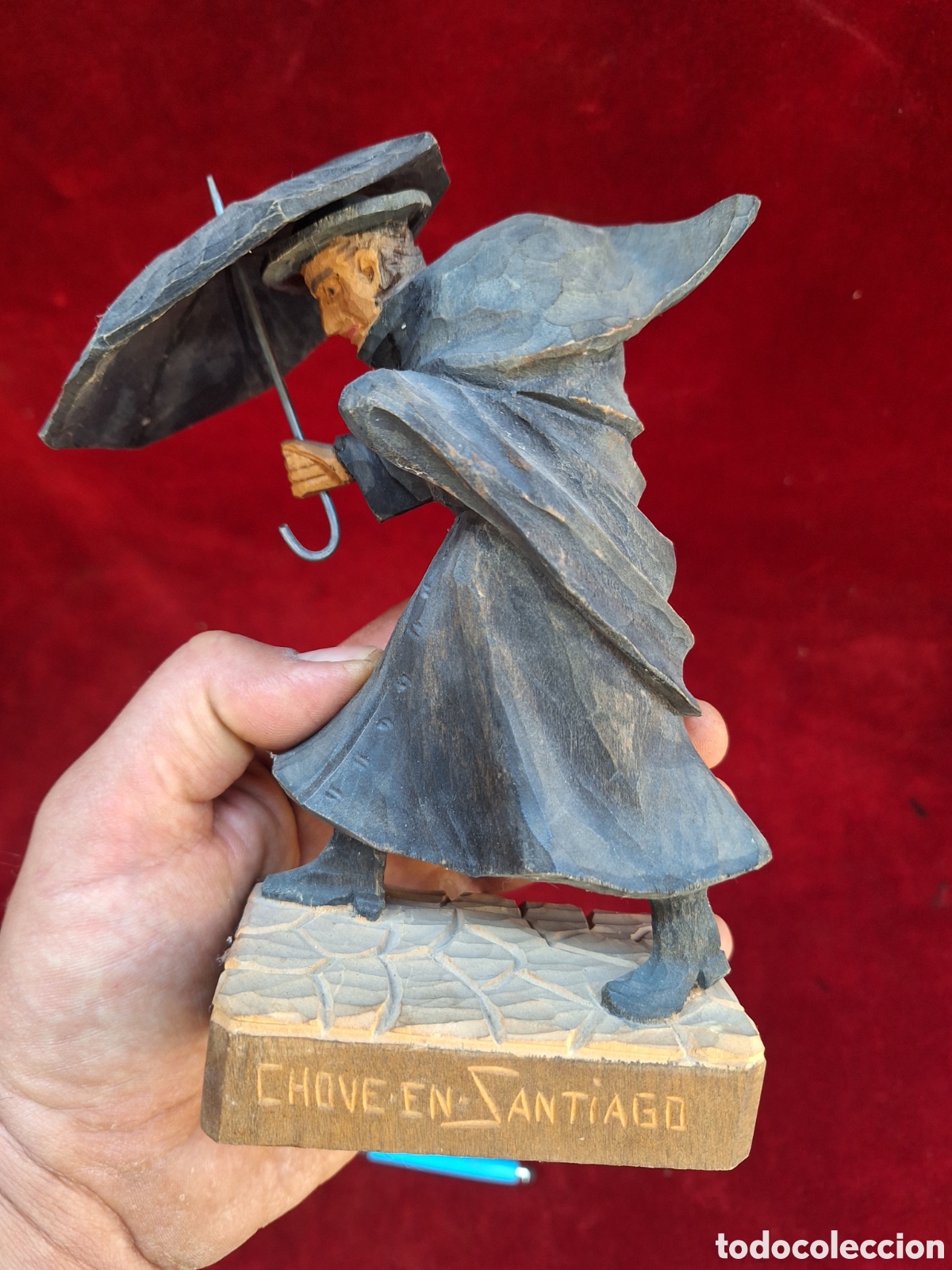 Arte: Antigua escultura talla madera, Chove en Santiago!