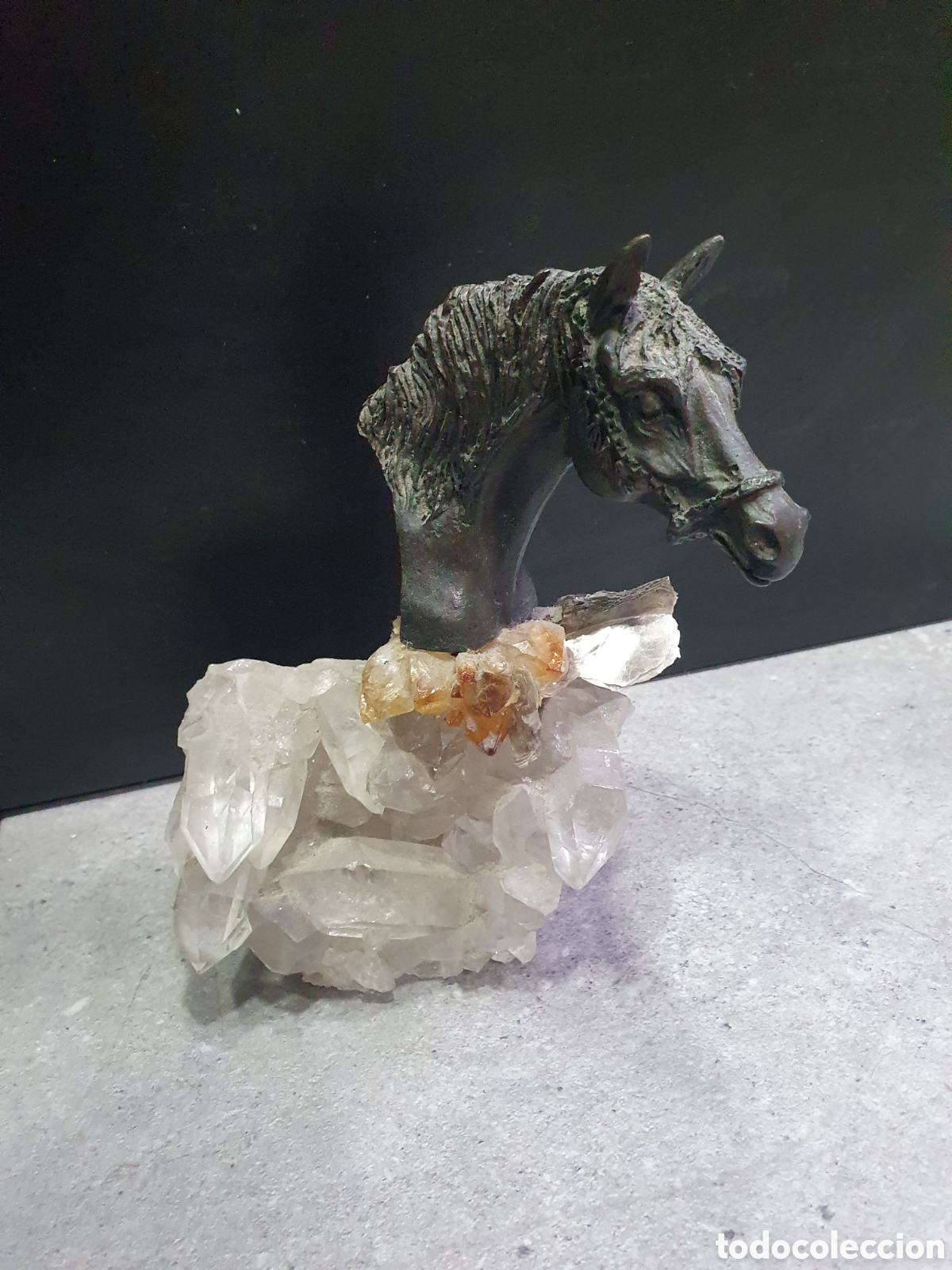 Arte: SALIDA 0.01&euro;. Escultura en bronce y base de piedras. Caballo.
