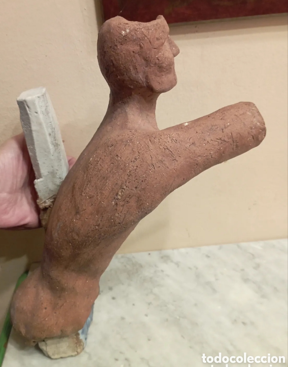 Arte: Escultura Contempor&aacute;nea de Barro cocido vidriado cuerpo masculino