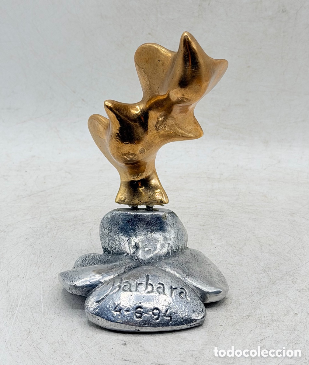 Arte: Escultura Abstracta de Palomas en bronce