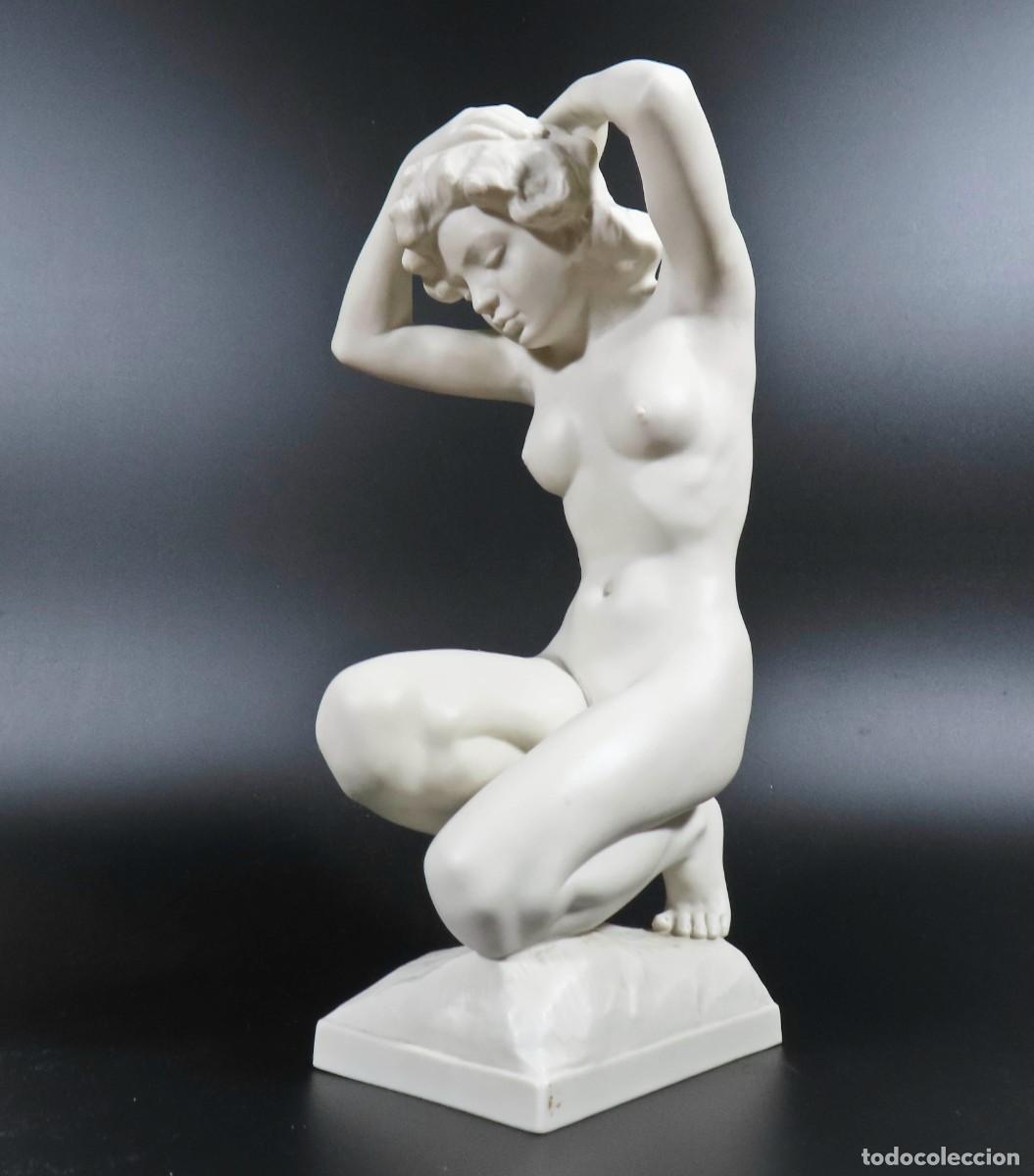 Arte: FIGURA DESNUDO FEMENINO ARRODILLADO KARL TUTTER HUTSCHENRETHER PORCELANA