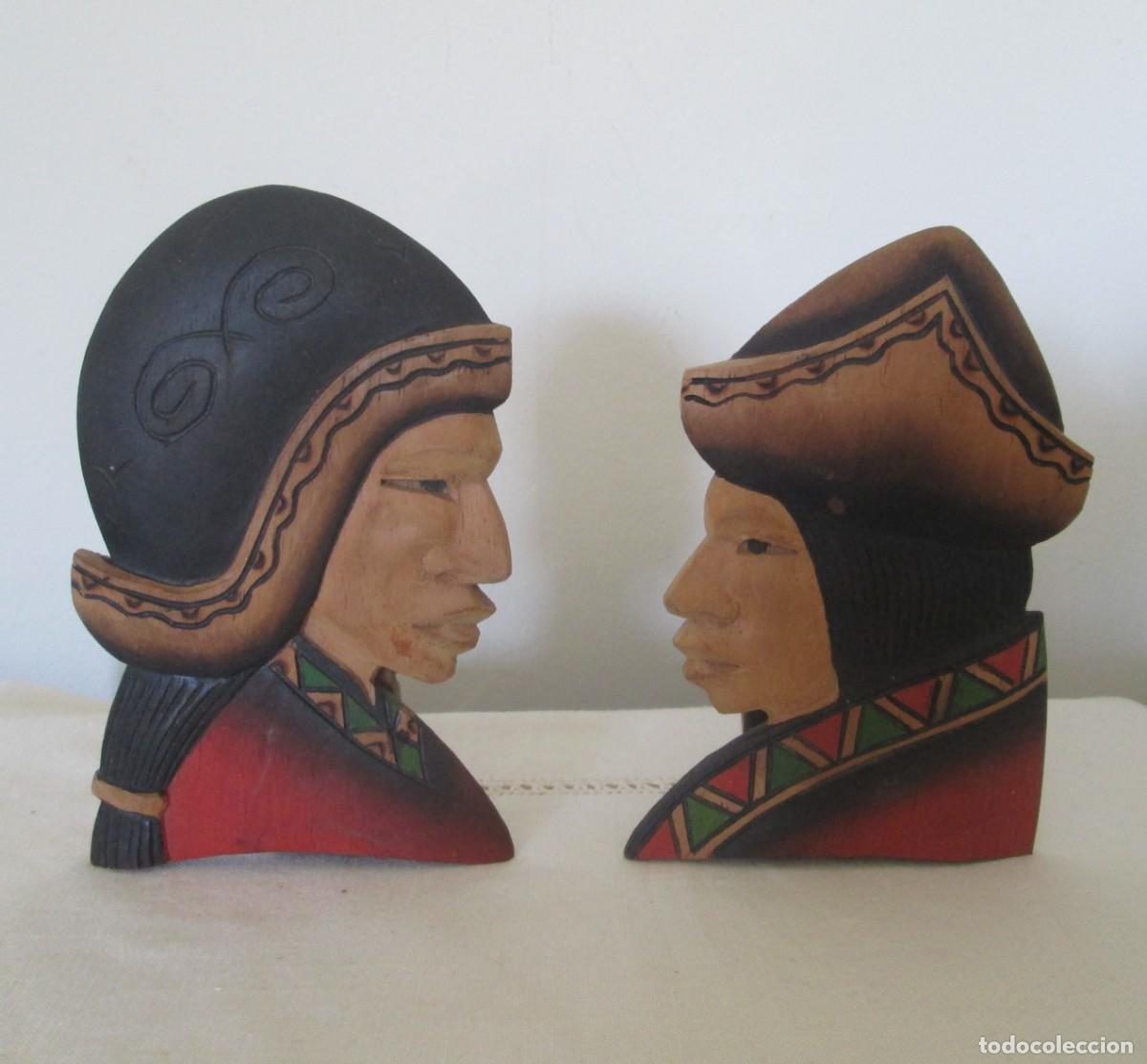 Arte: Pareja de ind&iacute;genas tallados a mano en madera ligera. Hechos en Per&uacute;.