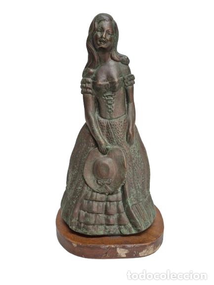 Arte: Bonita Escultura - Se&ntilde;ora con Sombrero - Bronce Cincelado - Peana de Madera