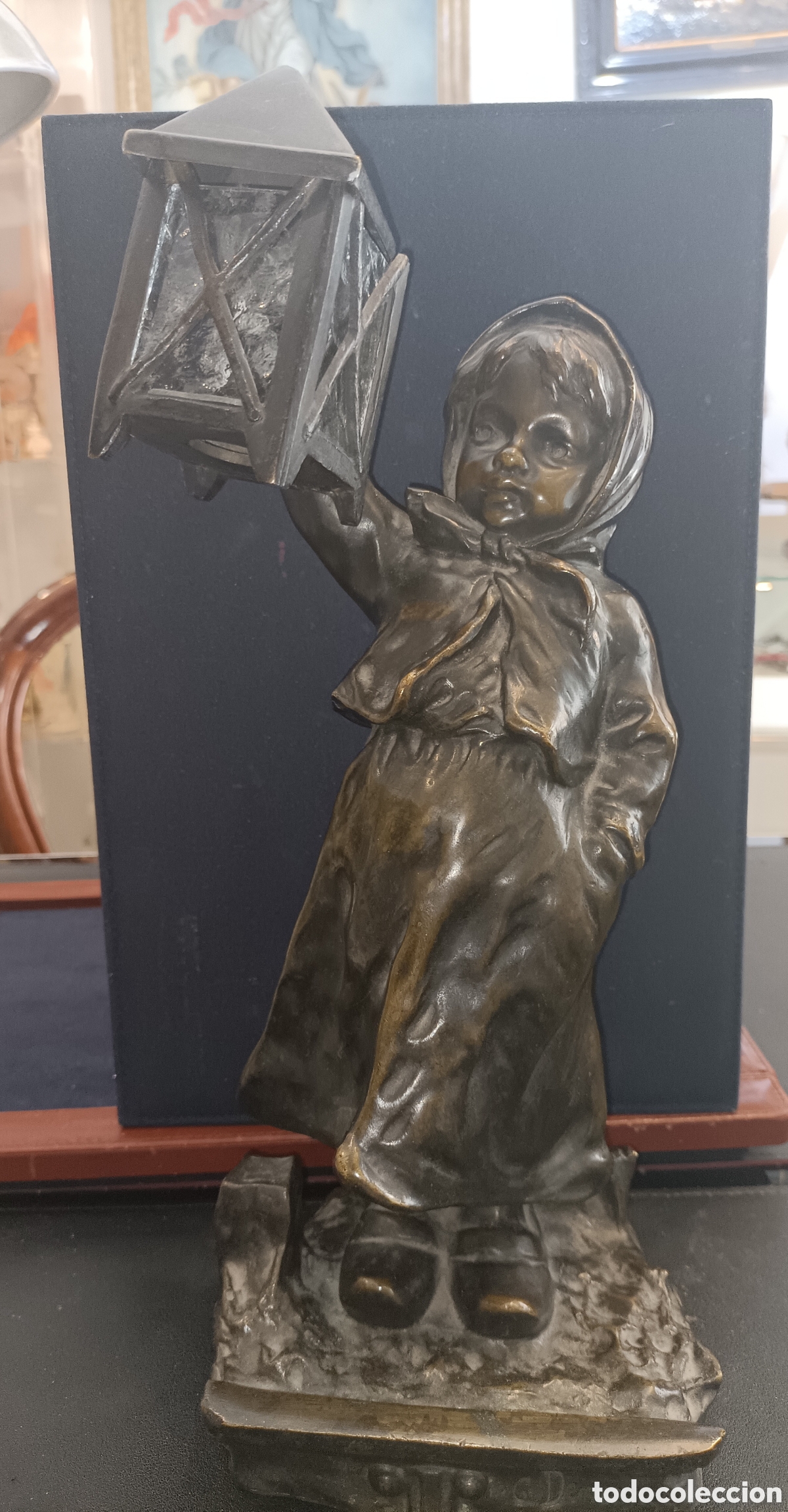 Arte: Figura de bronce con forma de ni&ntilde;a, preparada para hacer una l&aacute;mpara. Firmada, G. Demange.