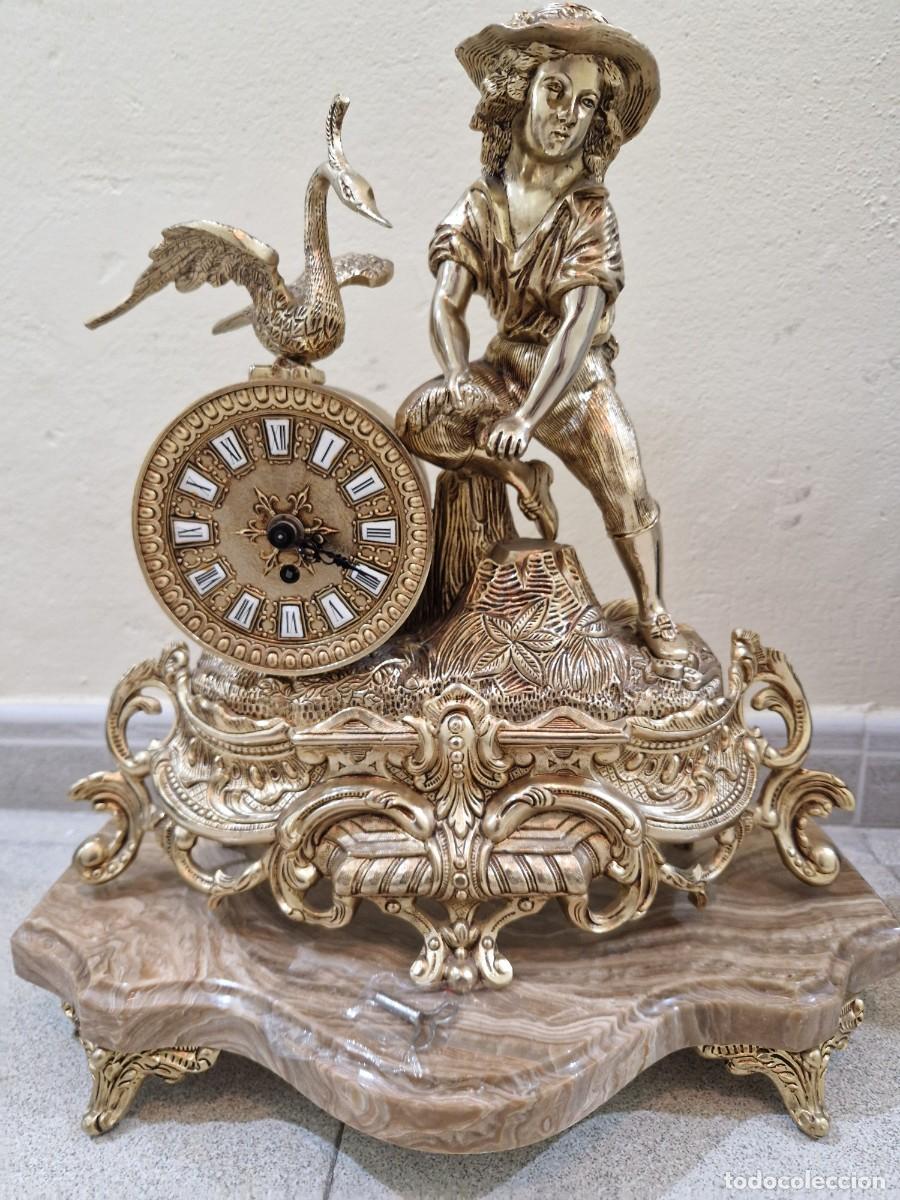 Arte: Reloj antiguo de sobremesa, en bronce dorado