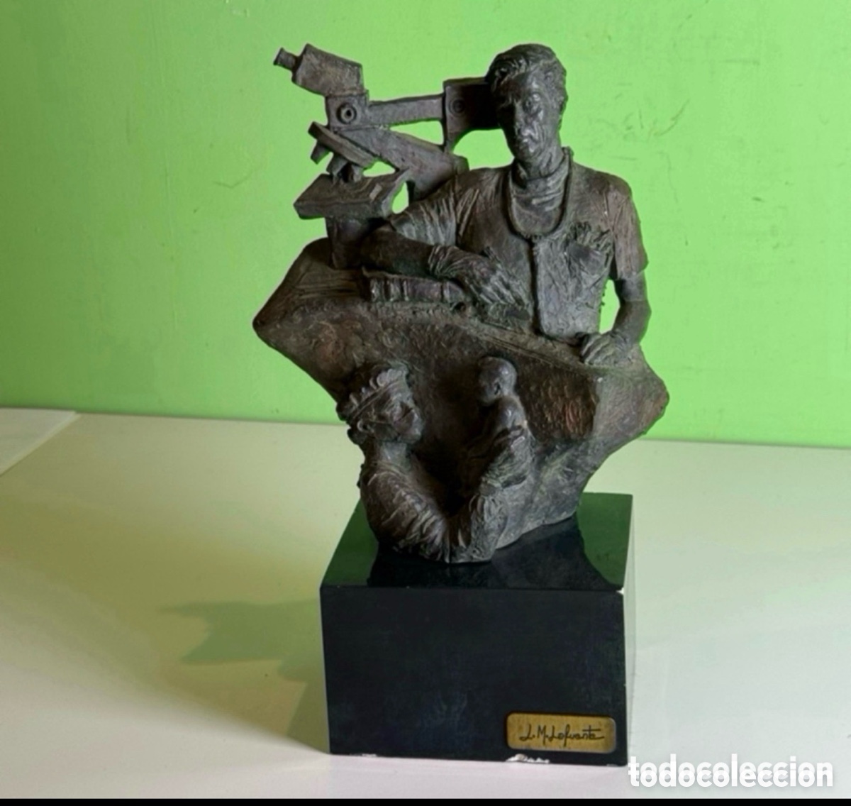 Arte: escultura en bronce M&eacute;dico Ginec&oacute;logo de Luis Mart&iacute;nez Lafuente. Firmada base piedra.serie limitada