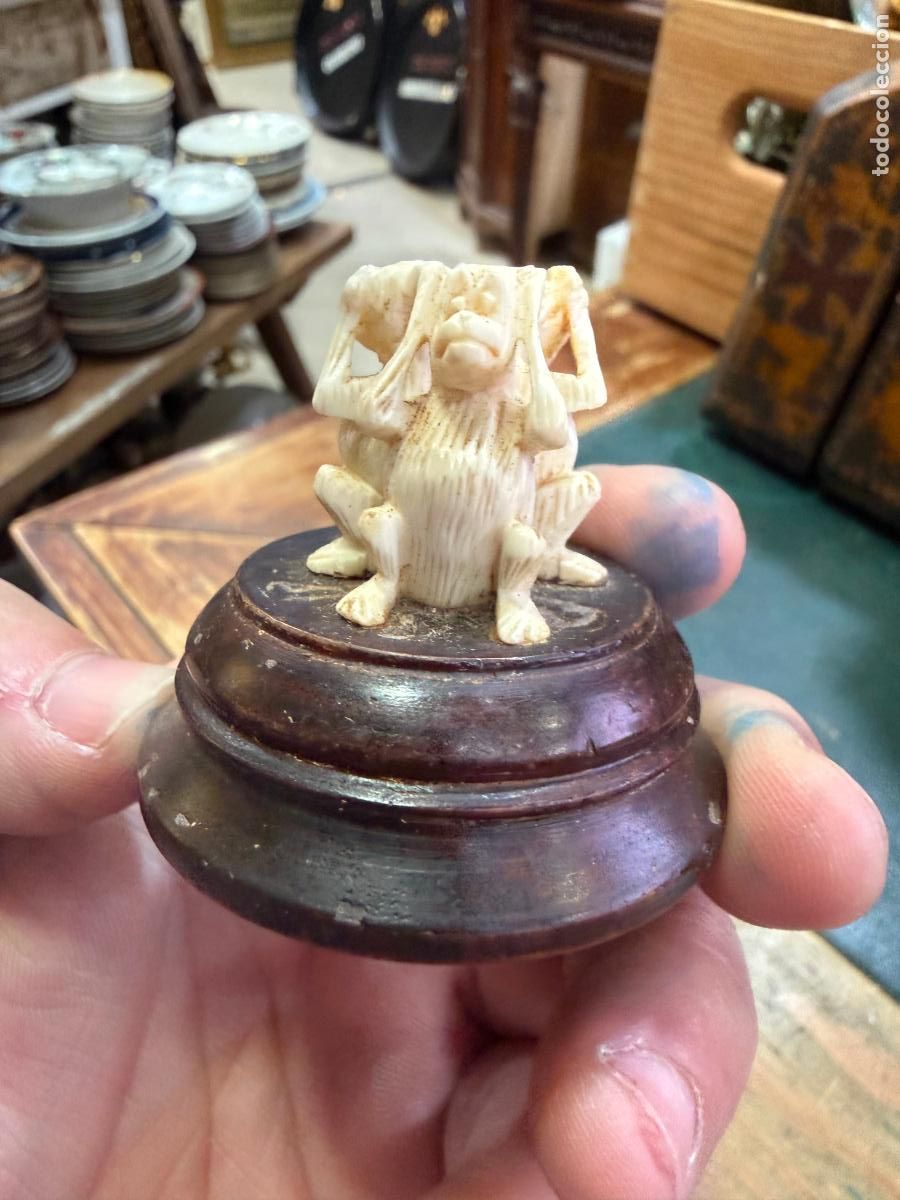 Arte: MINIATURA MONOS VER,OIR Y CALLAR REALIZADO EN HUESO CON BASE DE MADERA - MEDIDA MONO 3 CM