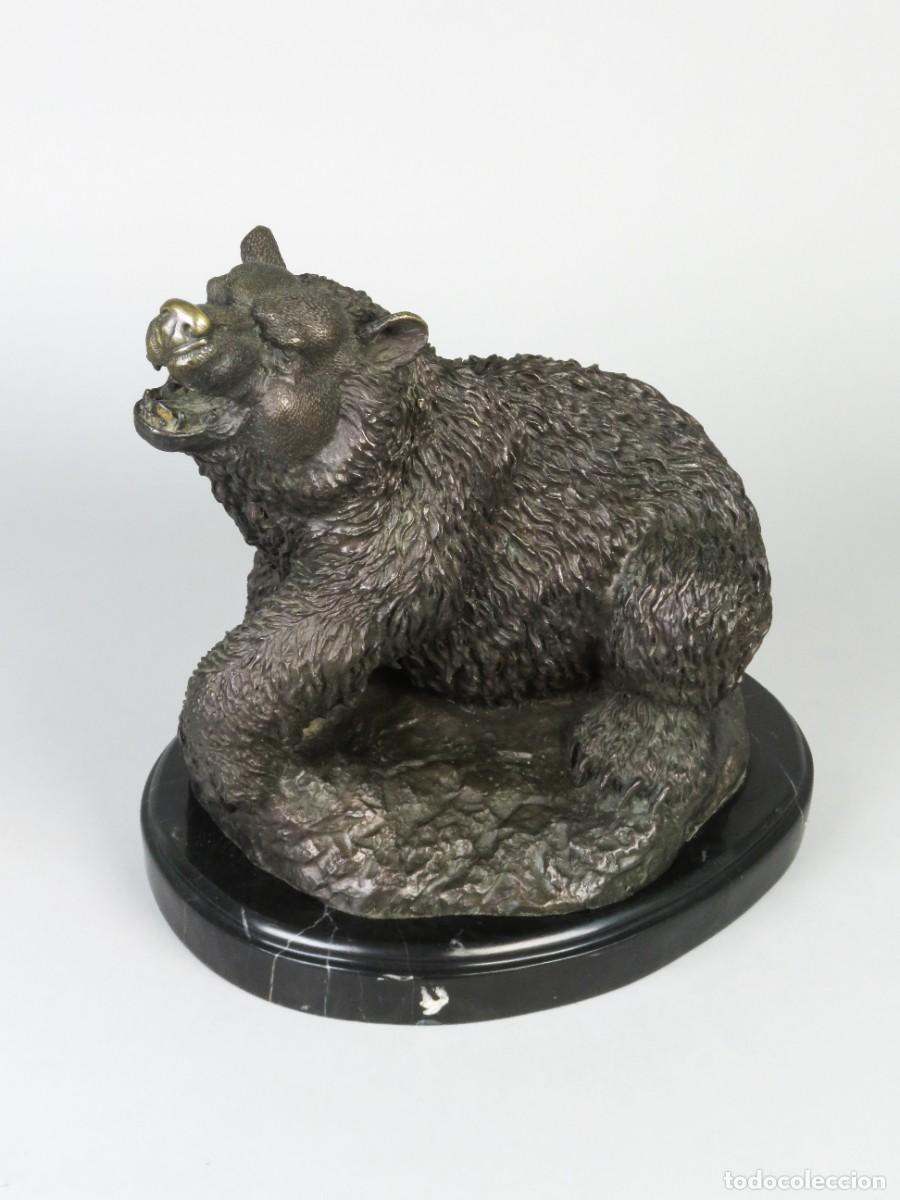 Arte: Escultura de oso pardo bronce siguiendo modelo de Antoine Louis Barye Franc&eacute;s finales siglo XIX
