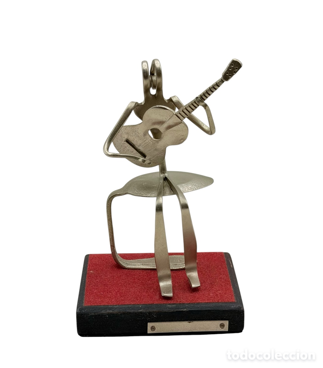 Arte: Escultura Figurativa de Guitarrista
