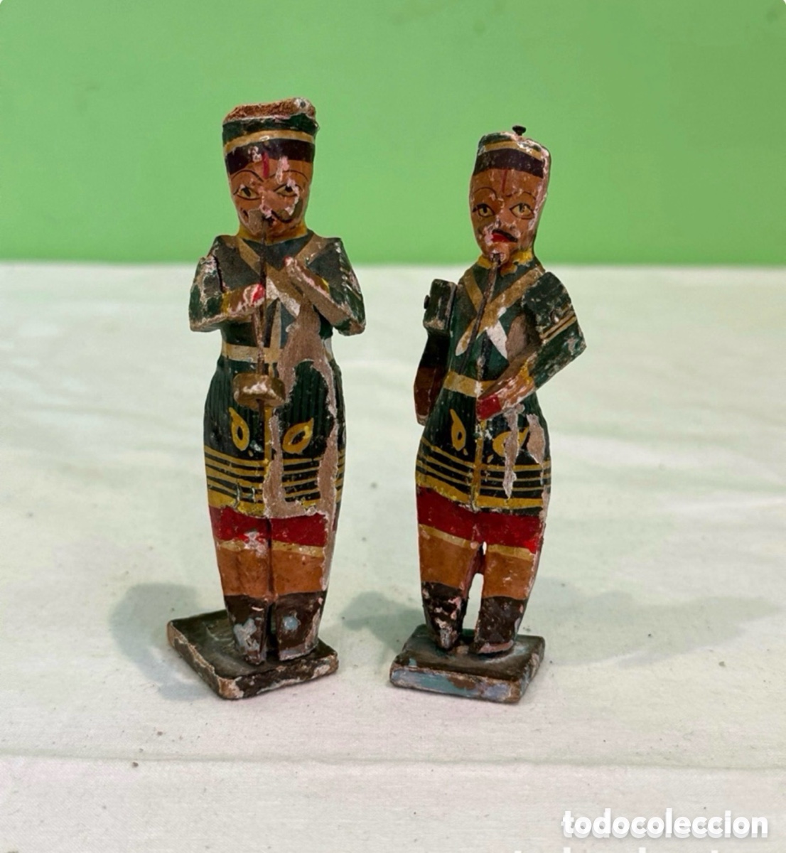 Arte: Pareja esculturas madera policromada m&uacute;sicos con gaita siglo XIX 10 cm