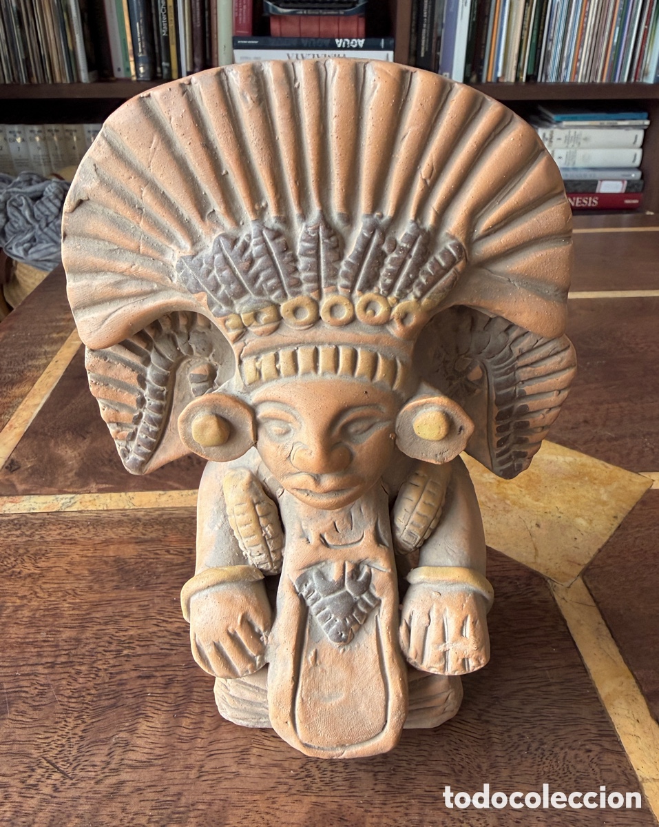 Arte: R&eacute;plica de una figura azteca