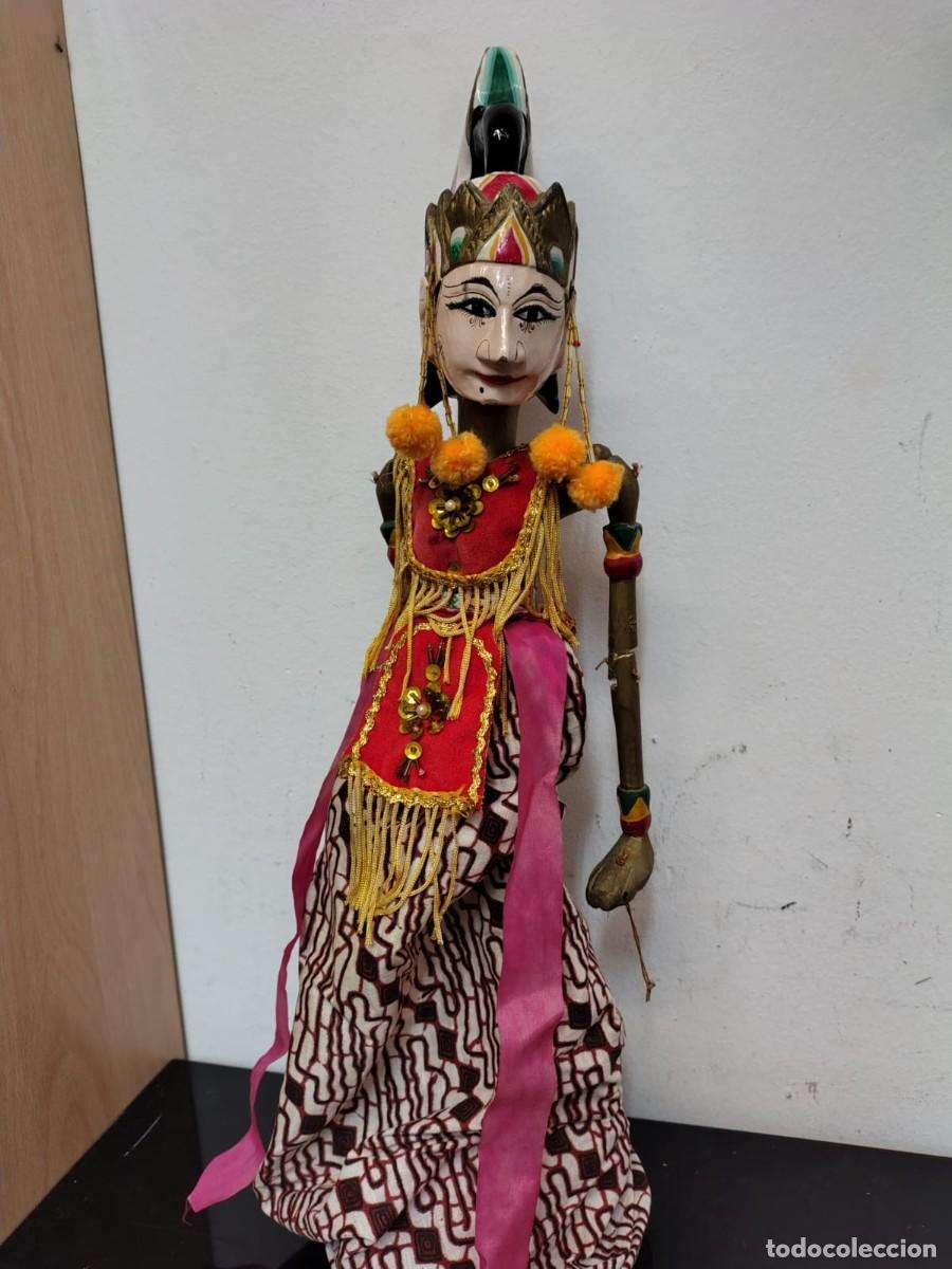Arte: Marioneta tradicional Wayang Golek de Indonesia. Elaborada con madera y tela, presenta un dise&ntilde;o de