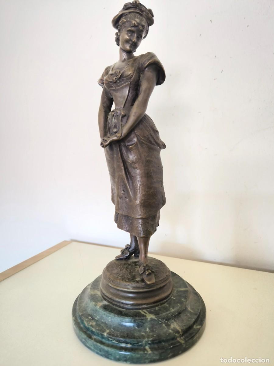 Arte: Escultura Bronce Antiguo &rdquo;Marinette&rdquo; - Estilo Art Nouveau - 4,6 kg de Peso - Base de M&aacute;rmol - 31 cm