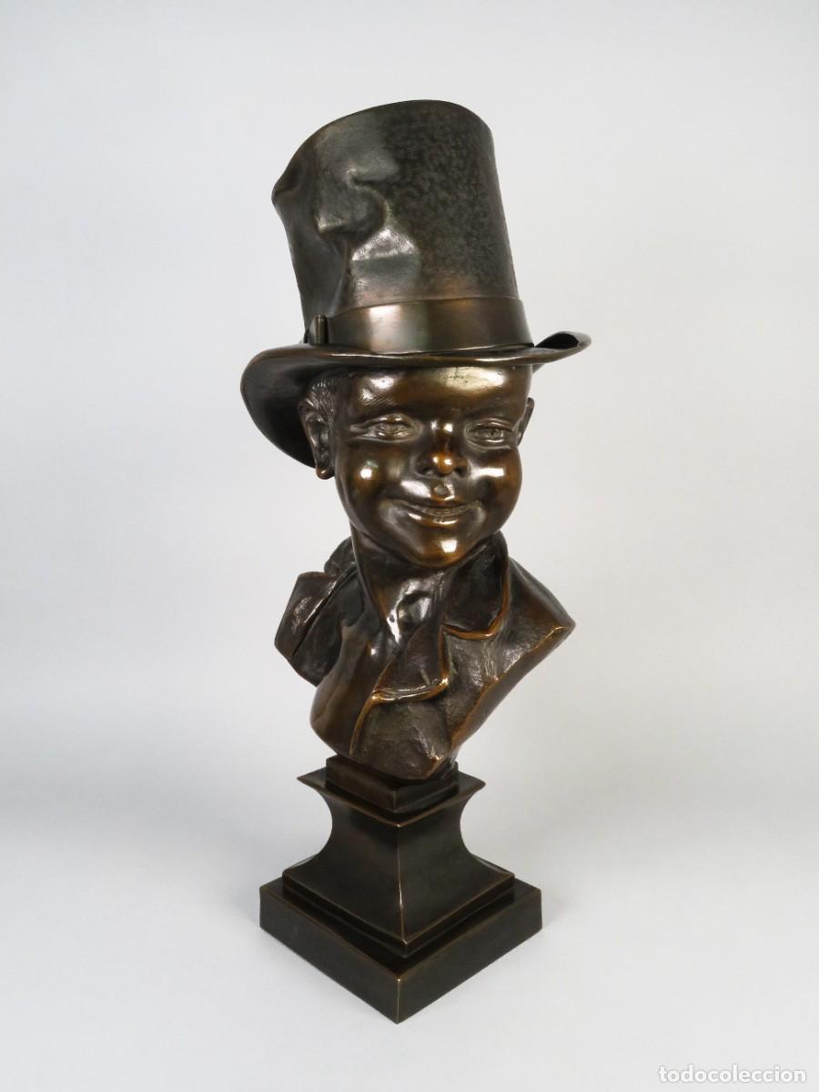 Arte: Scugnizzo muchacho con sombrero de copa busto de bronce Odoardo Luis Razzauti principios siglo XX