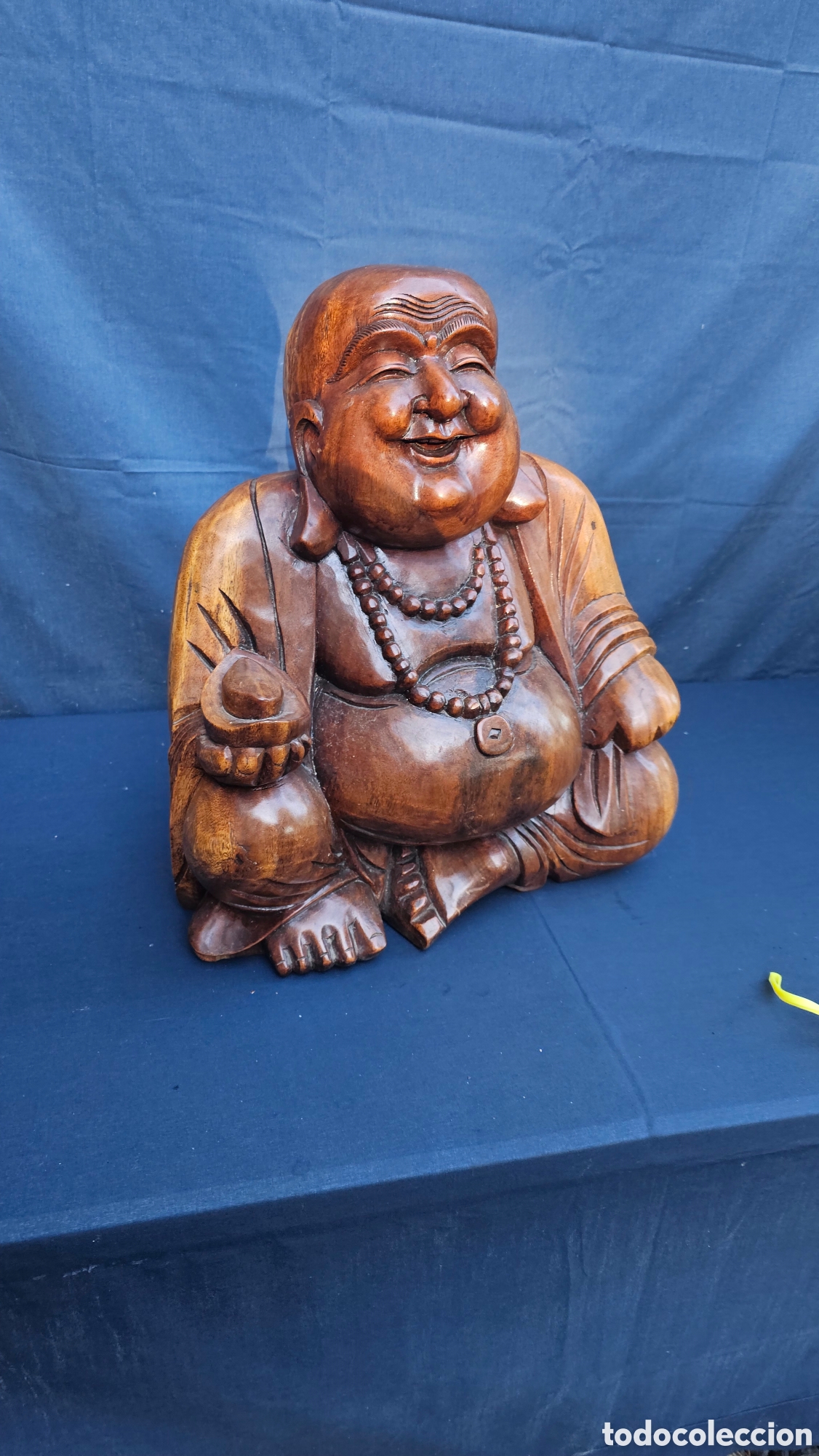 Arte: Enorme buda tallado en madera