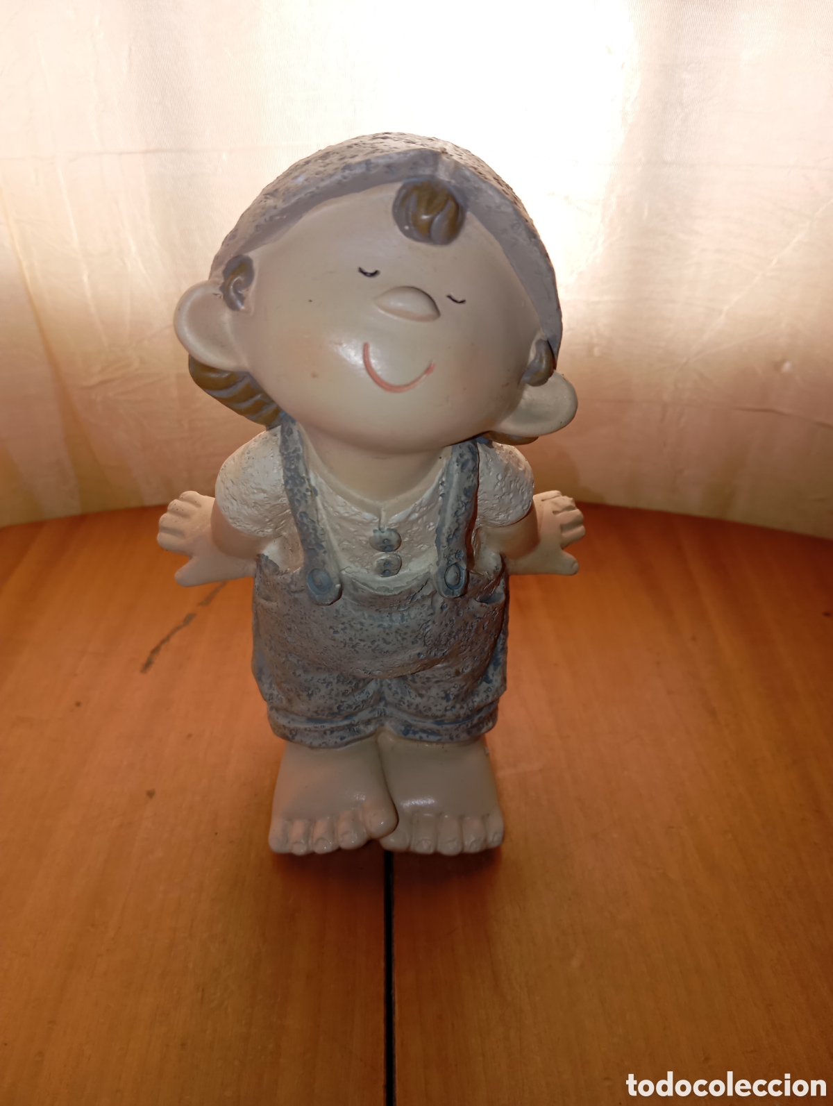 Arte: Ni&ntilde;o figura antigua resina