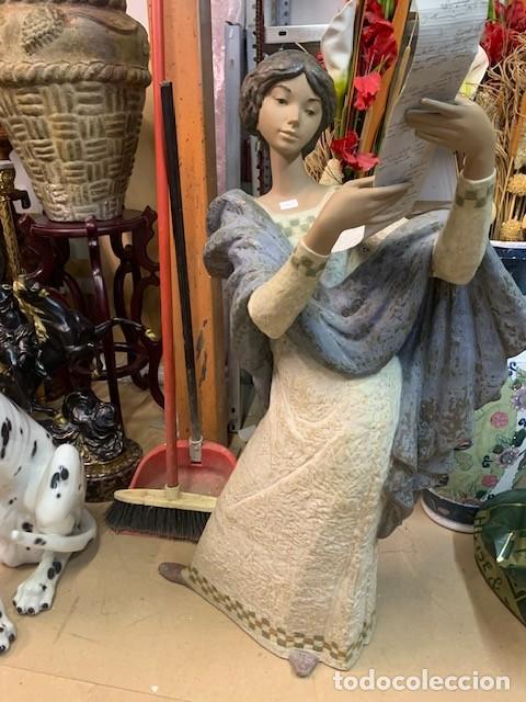 Arte: Figura La Lectora de LLadro